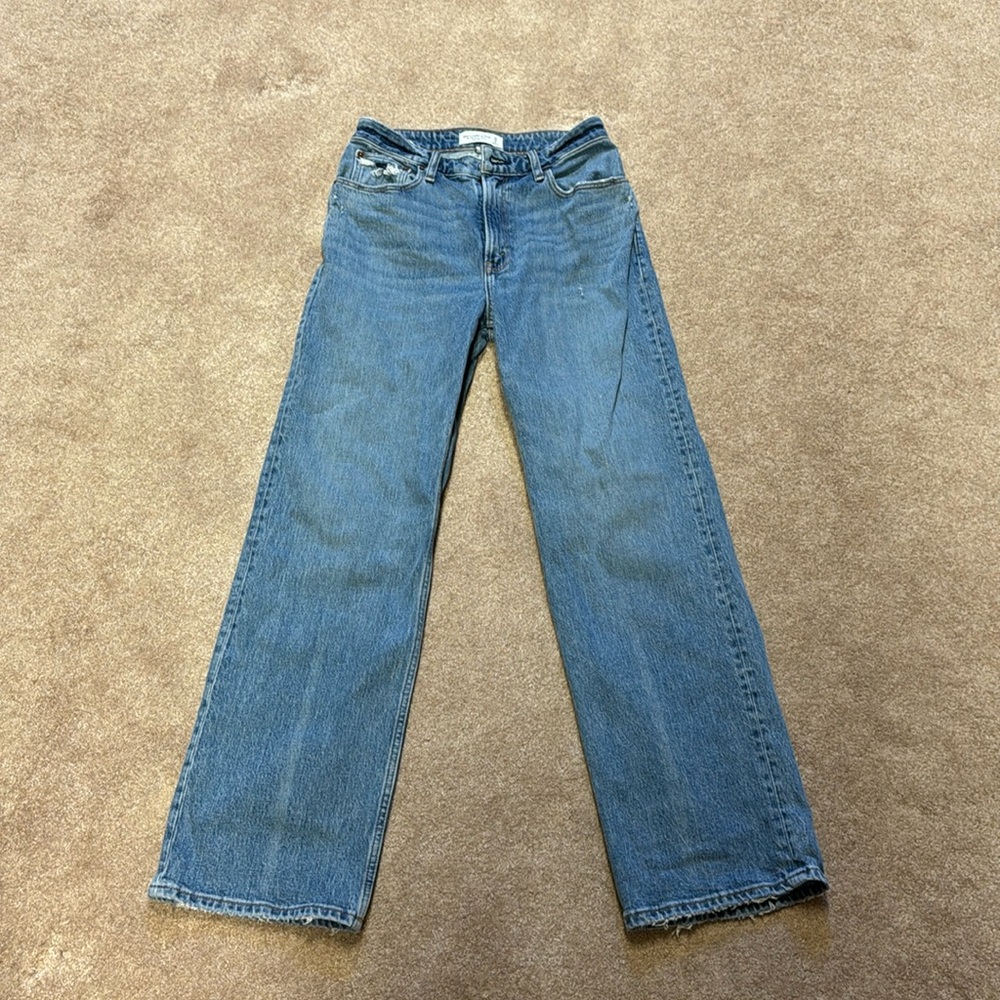 Abercrombie Women's Curve Love High Rise 90s Relaxed Jean Color: Medium Size:28